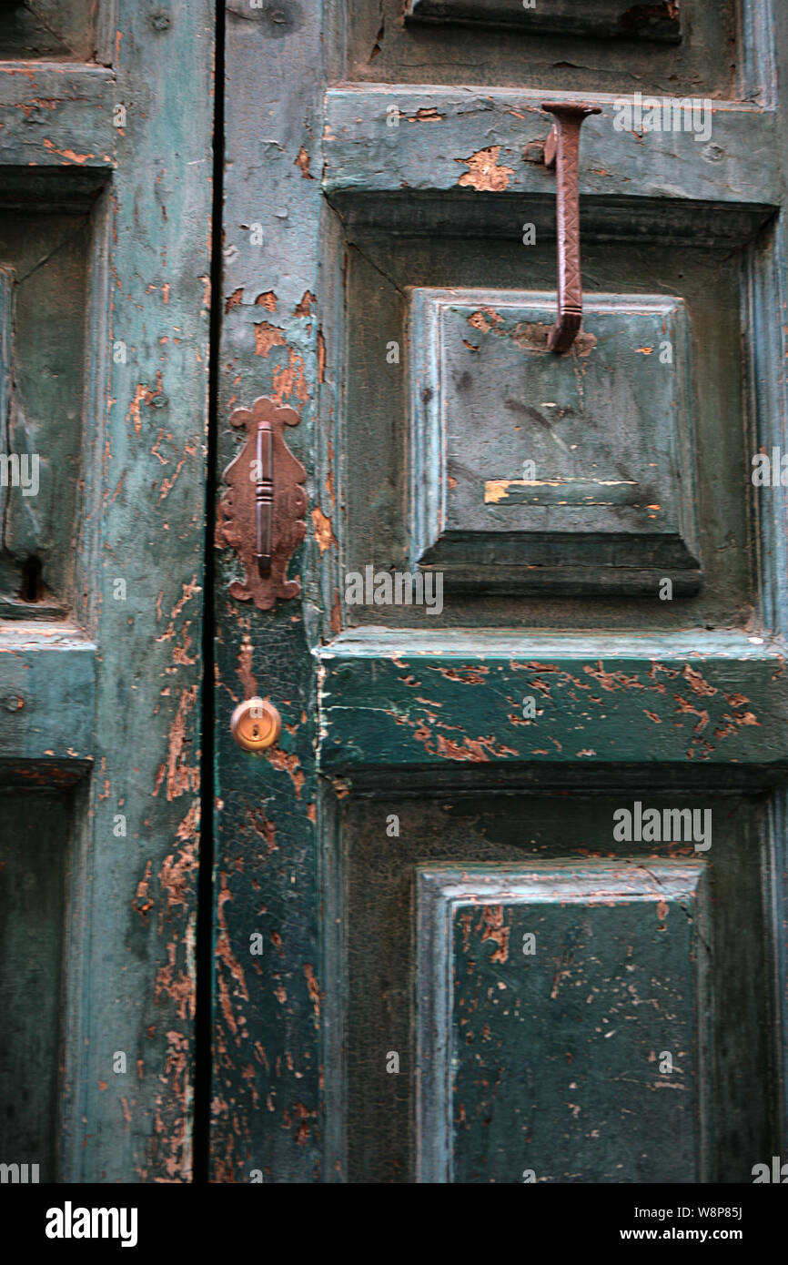 Weatherbeaten old door, Vicolo Cioli, Cortona, Arezzo, Tuscany, Italy Stock Photo