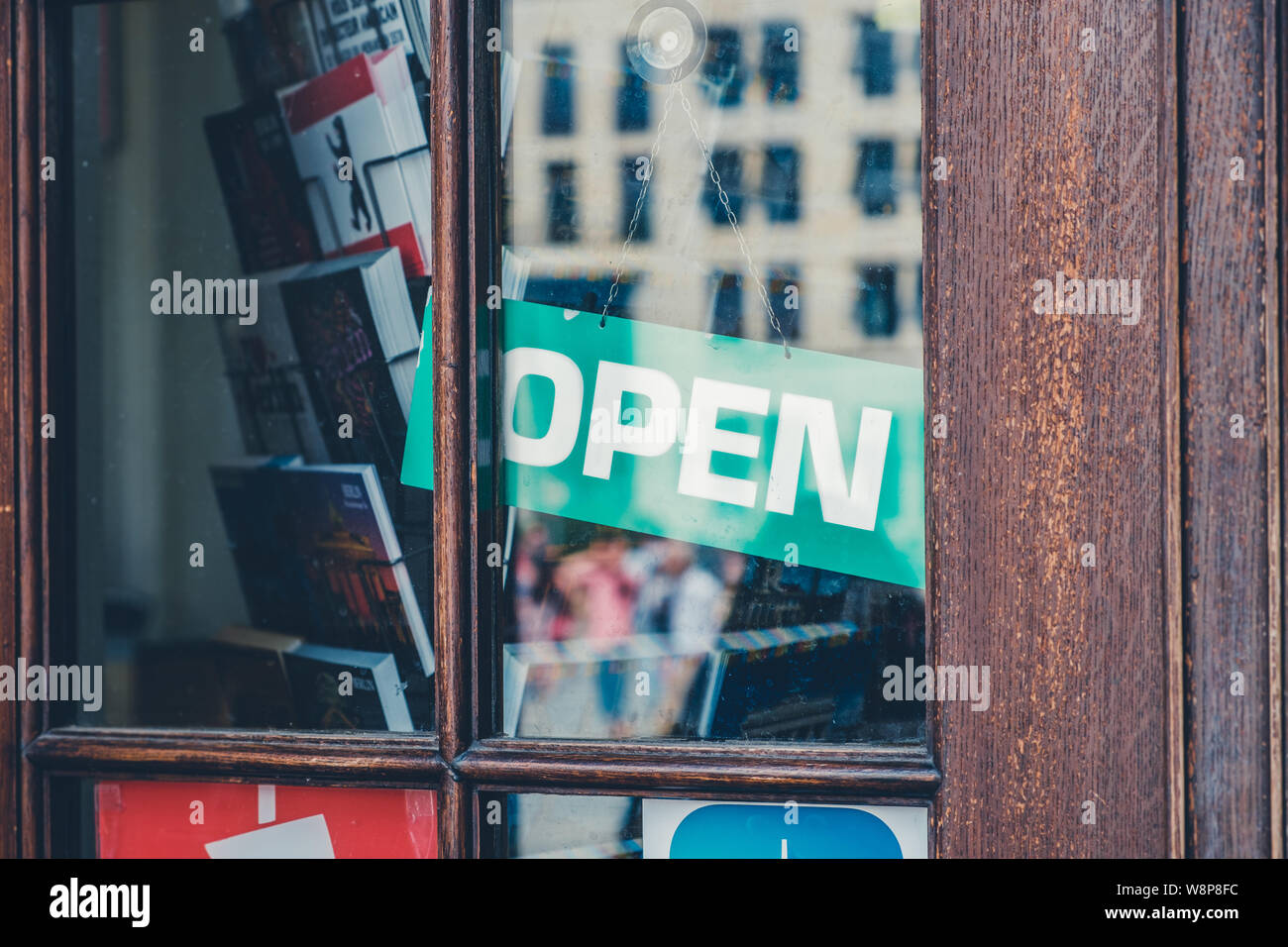 open sign in shop window open sign in store entrance Stock Photo Alamy