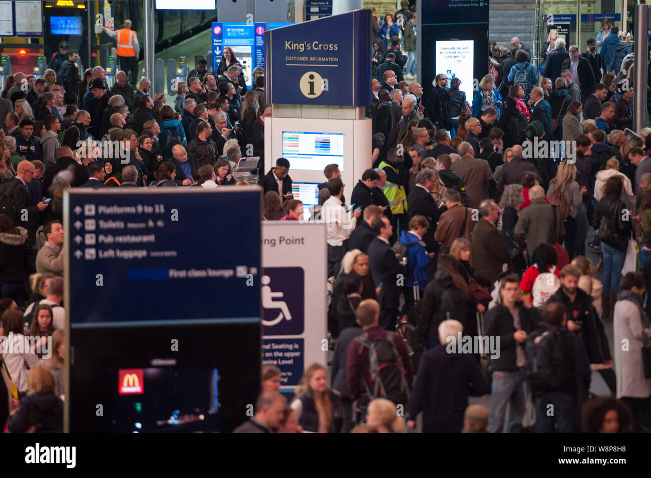 King S Cross Station London Uk Th October Hundreds Of Commuters Are Left Stranded At