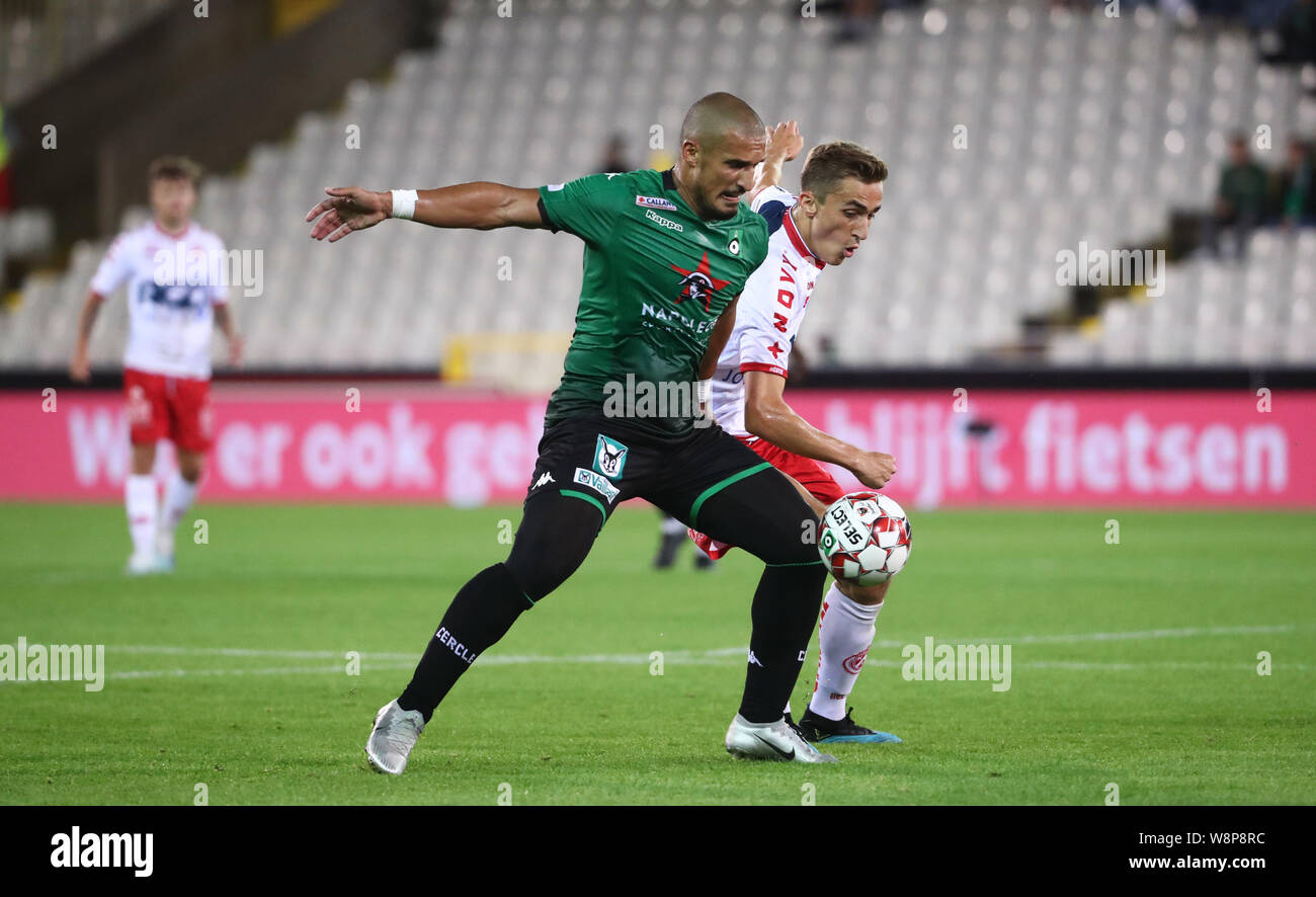Brugge Belgium August 10 Idriss Saadi Of Cercle Battles For The Ball With Julien De Sart Of Kortrijk During The Jupiler Pro League Match Day 3 Between Cercle Brugge And Kv
