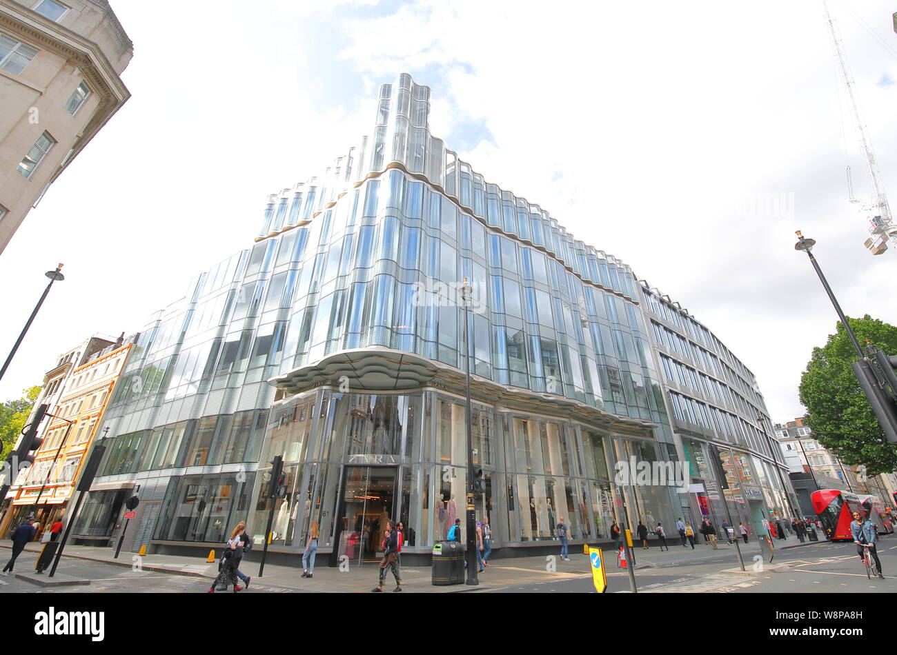People visit Zara store Tottenham Court road London UK Stock Photo - Alamy