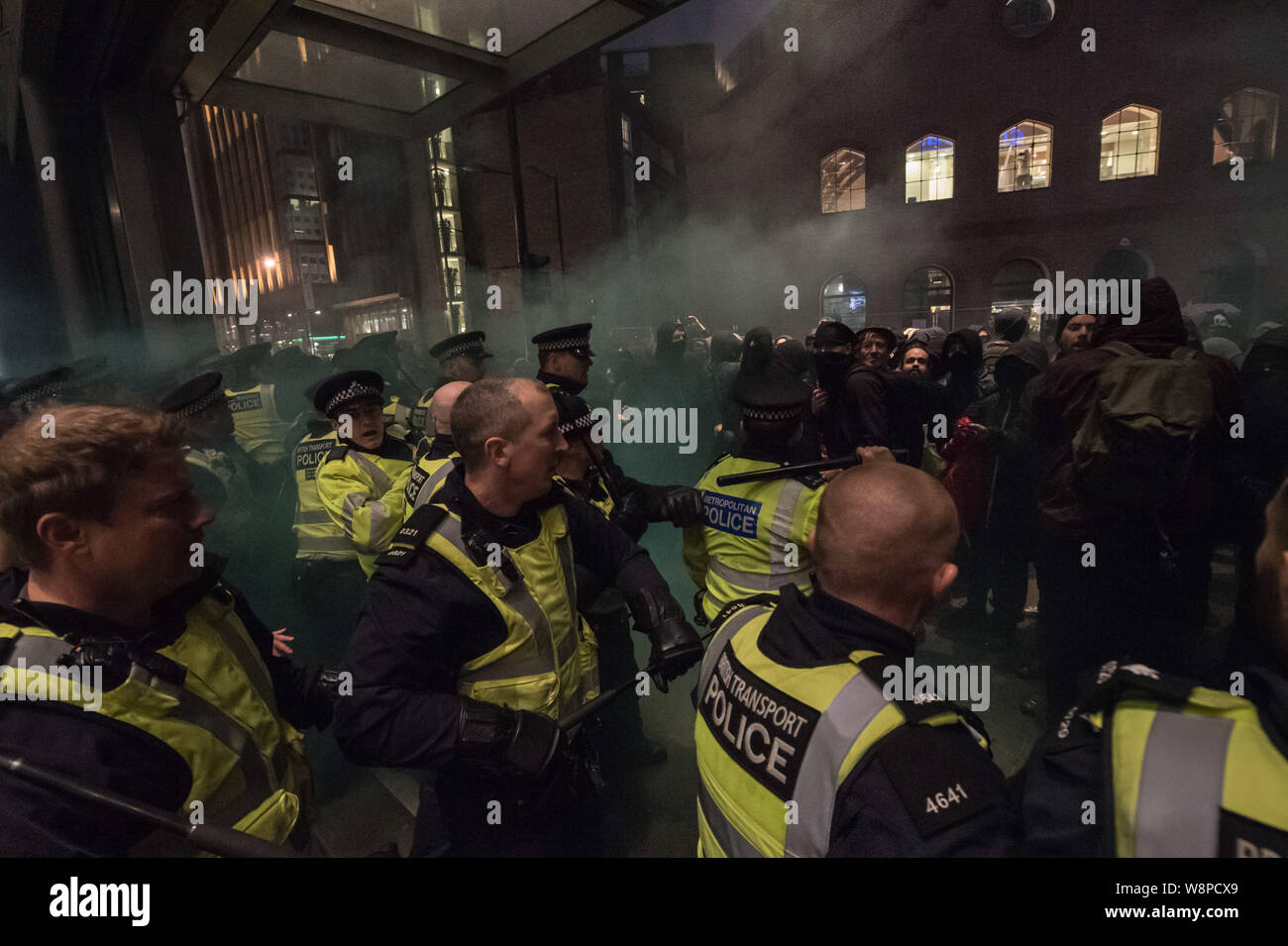 London, UK. 24th October, 2015. Up to 150 protesters took part in a demonstration at St Pancras railway station in response to the plight of immigrant Stock Photo