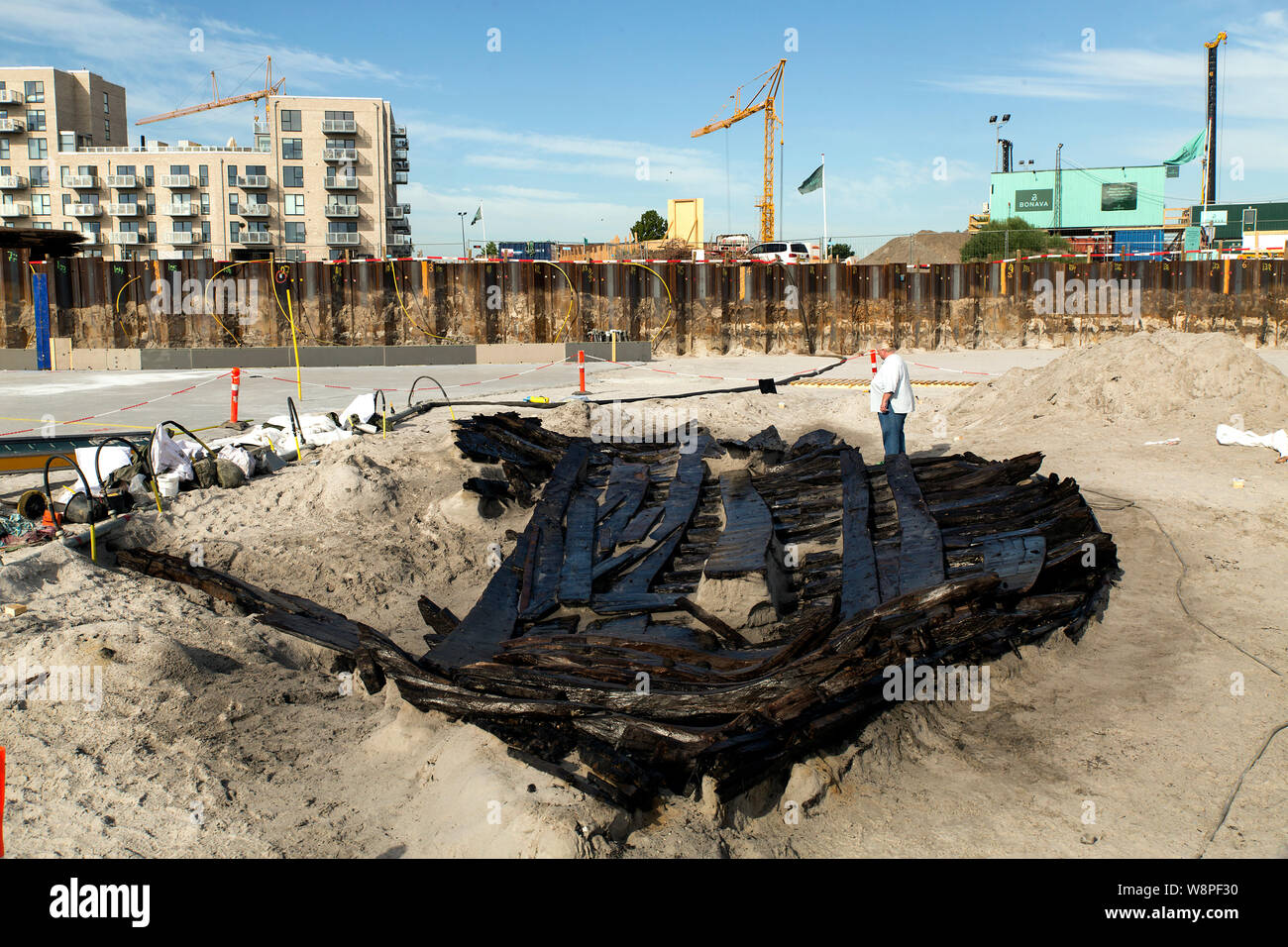 A large 500 years old ship wreck is excavated at a building site near Koege, Denmark.  For further information, se additional information. (Photo by Ole Jensen/Alamy) Stock Photo