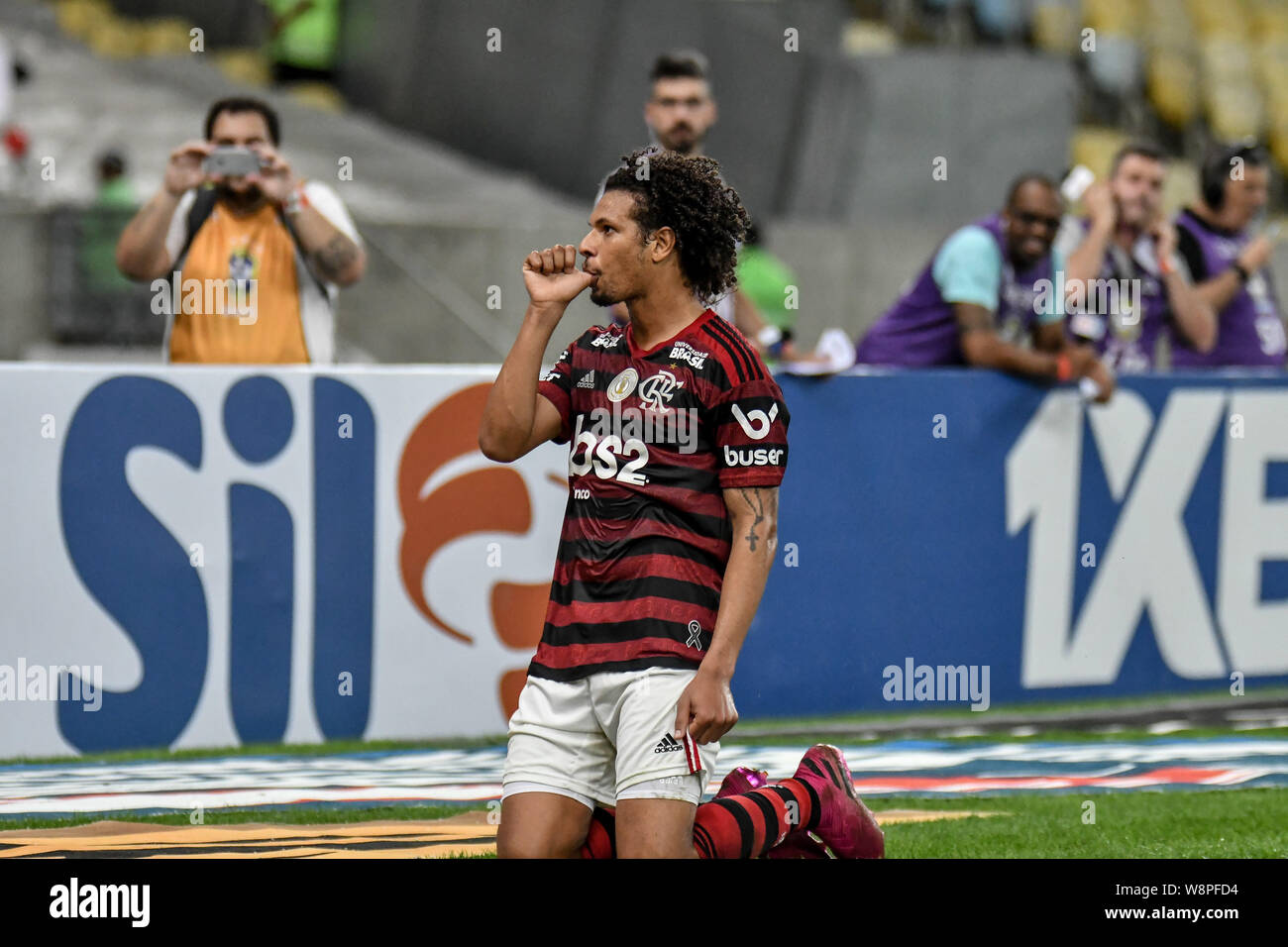 Rio De Janeiro, Brazil. 10th Aug, 2019. Willian Arão scores goal during ...