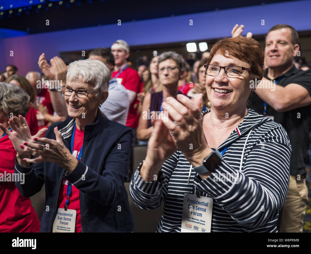 Des Moines, Iowa, USA. 10th Aug, 2019. People applaud Mayor Michael Bloomberg at the Presidential Gun Sense Forum. Several thousand people from as far away as Milwaukee, WI, and Chicago, came to Des Moines Saturday for the Presidential Gun Sense Forum. Most of the Democratic candidates for president attended the event, which was organized by Moms Demand Action, Every Town for Gun Safety, and Students Demand Action. Credit: Jack Kurtz/ZUMA Wire/Alamy Live News Stock Photo