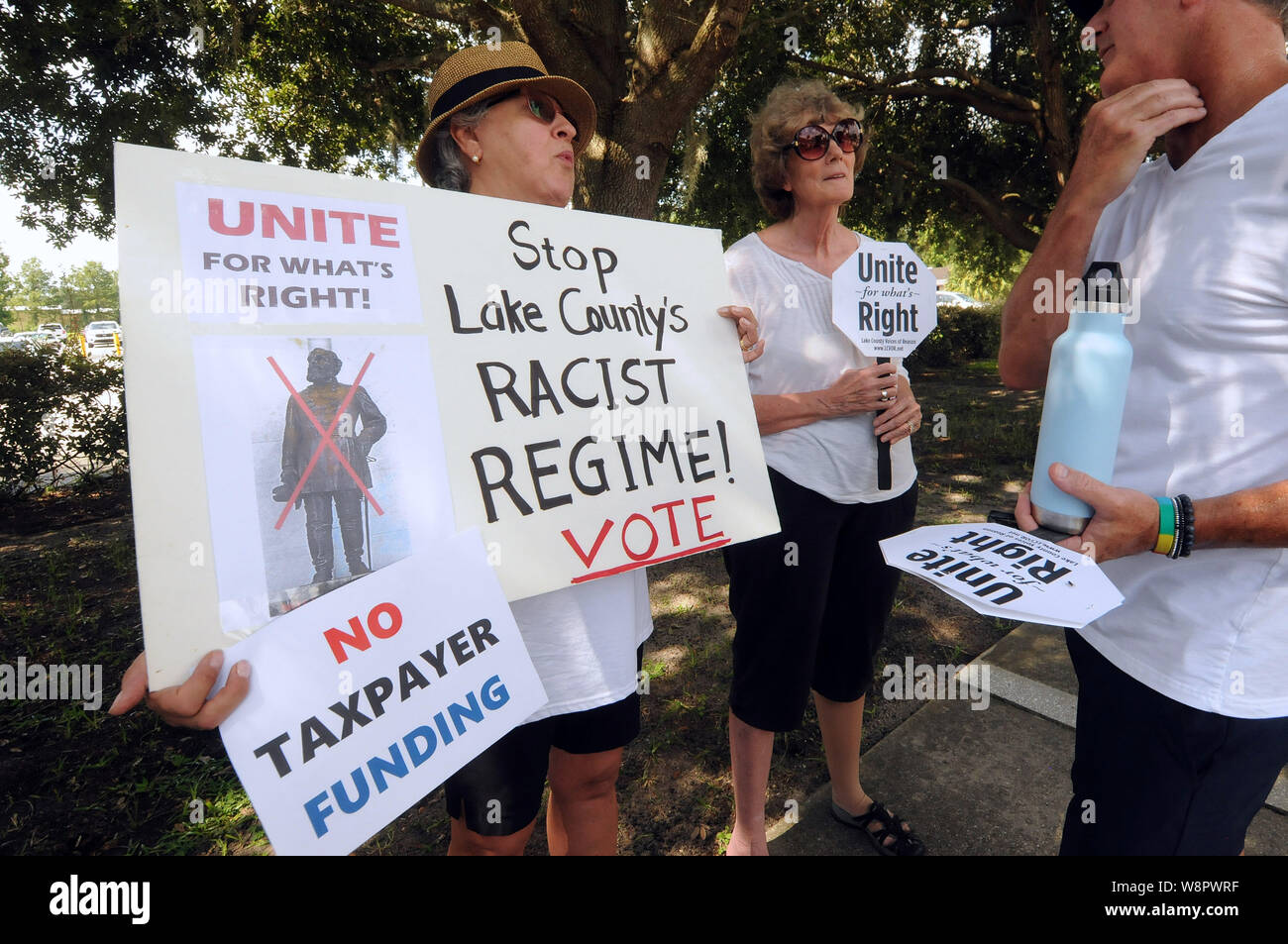 Tavares, United States. 10th Aug, 2019. August 10, 2019 - Tavares, Florida, United States - People protest in a Unite for What's Right march against the placement of a Confederate statue of Gen. Edmund Kirby Smith in the Lake County Historical Museum. Local leaders voted 3-2 to house the statue of the Confederate general which has been in the National Statuary Hall at the U.S. Capitol, and is being replaced next year with one of African American educator and civil rights advocate Mary McLeod Bethune. Credit: Paul Hennessy/Alamy Live News Stock Photo