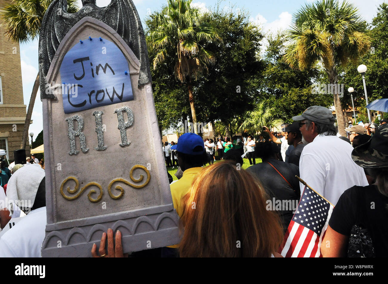 Tavares, United States. 10th Aug, 2019. August 10, 2019 - Tavares, Florida, United States - People protest in a Unite for What's Right march against the placement of a Confederate statue of Gen. Edmund Kirby Smith in the Lake County Historical Museum. Local leaders voted 3-2 to house the statue of the Confederate general which has been in the National Statuary Hall at the U.S. Capitol, and is being replaced next year with one of African American educator and civil rights advocate Mary McLeod Bethune. Credit: Paul Hennessy/Alamy Live News Stock Photo