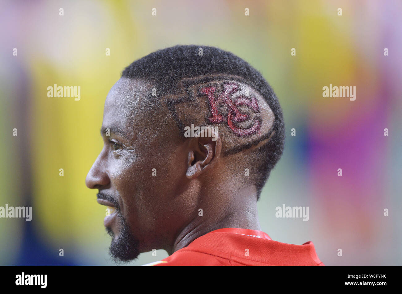 Kansas City, Missouri, USA. 10th August, 2019. A member of the Chiefs Flag Warriors sports a haircut with the Chiefs logo during the NFL Football Game between the Cincinnati Bengals and the Kansas City Chiefs at Arrowhead Stadium in Kansas City, Missouri. Kendall Shaw/CSM Credit: Cal Sport Media/Alamy Live News Stock Photo