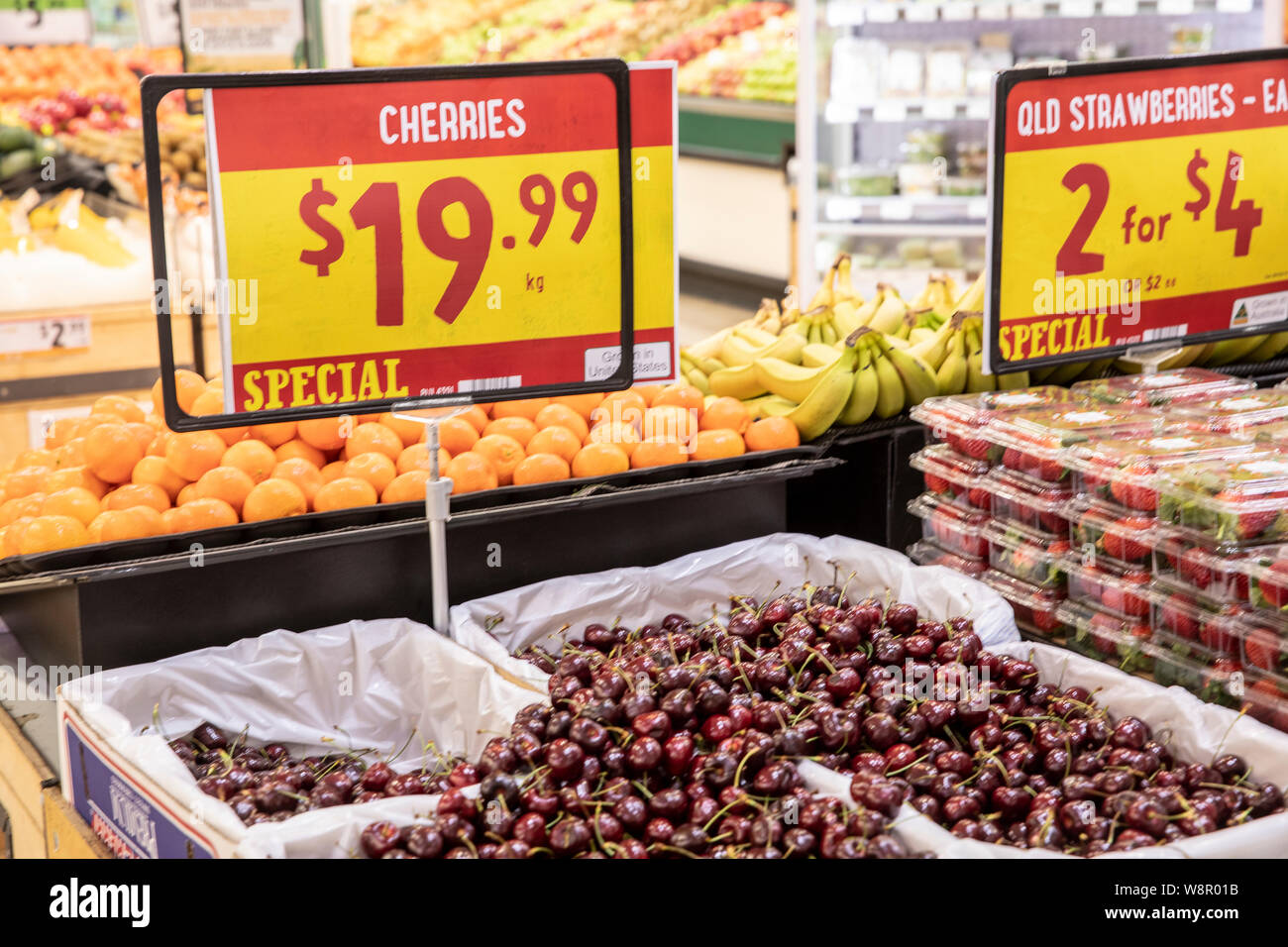 Strawberries grocery shop hires stock photography and images Alamy