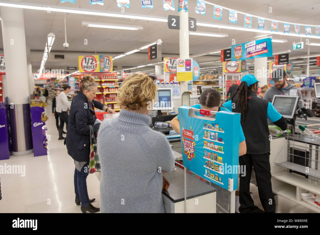 Coles supermarket, lady pays for her groceries at the checkout counter in  an Australian supermarket in Sydney,Australia Stock Photo - Alamy