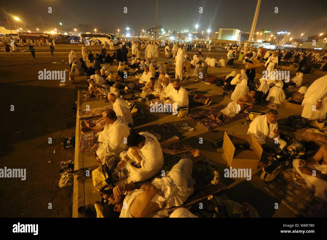Mecca Mecca Saudi Arabia 10th Aug 2019 Muslims Pilgrims Get Rest At A Street During The Last Stage Of The Annual Hajj Pilgrimage Just Before Sunrise In The Mina Valley Just Outside
