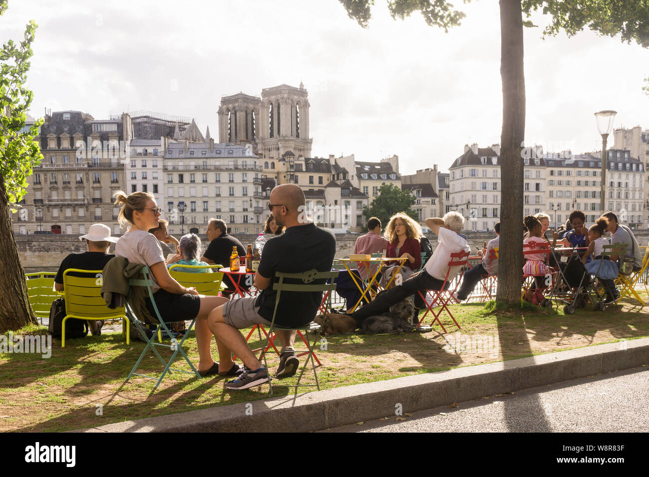 Paris Seine right bank - People chatting and relaxing on the right embankment of the Seine River on a summer day in Paris, France, Europe. Stock Photo