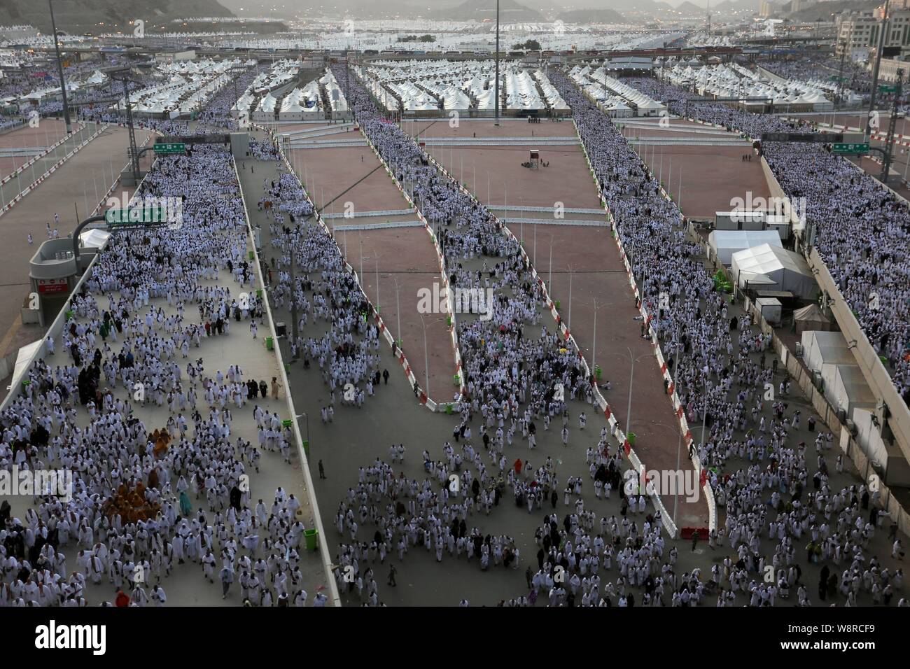 Mecca, Mecca, Saudi Arabia. 11th Aug, 2019. Muslim pilgrims arrive to