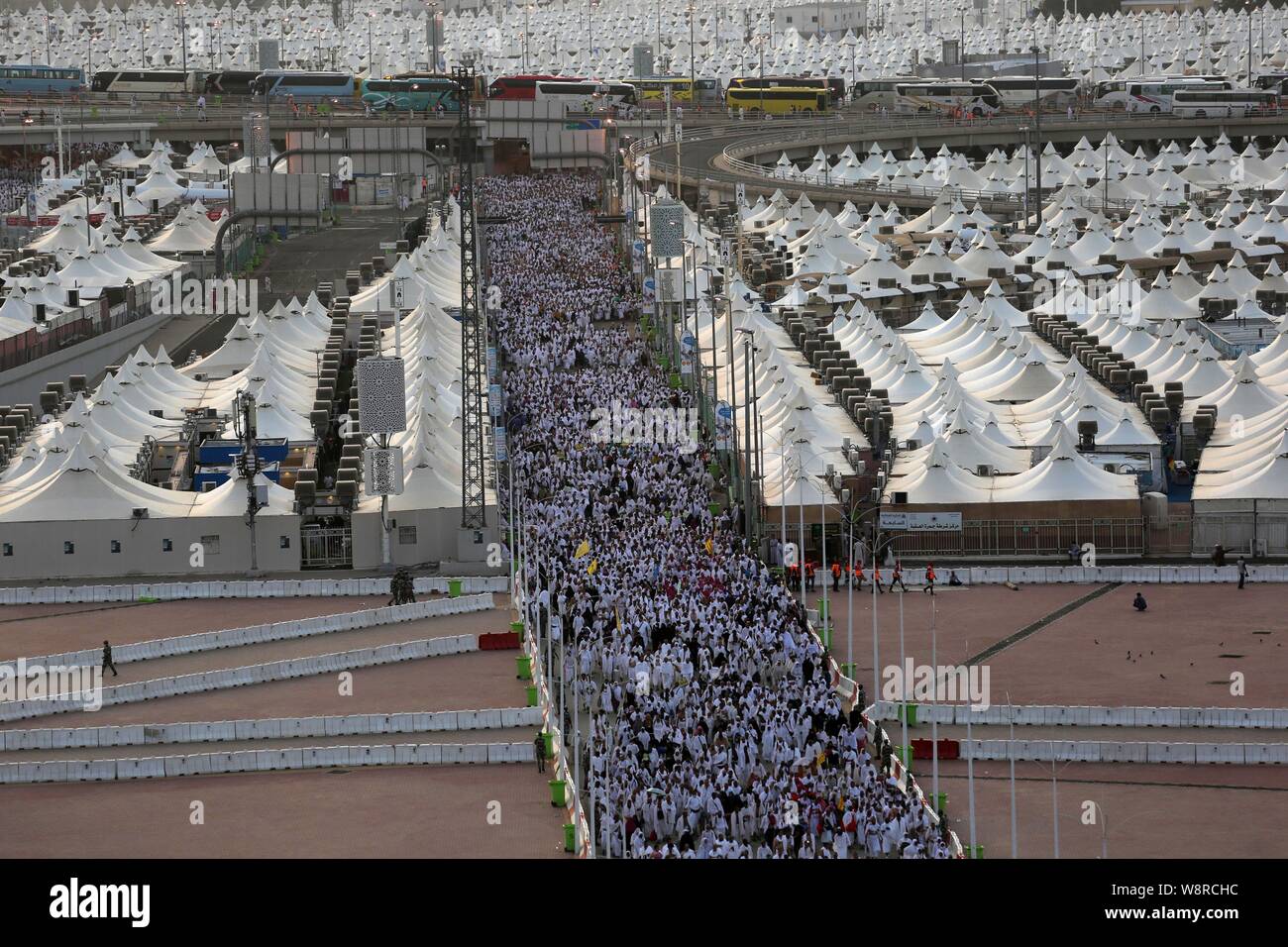 Mecca, Mecca, Saudi Arabia. 11th Aug, 2019. Muslim pilgrims arrive to