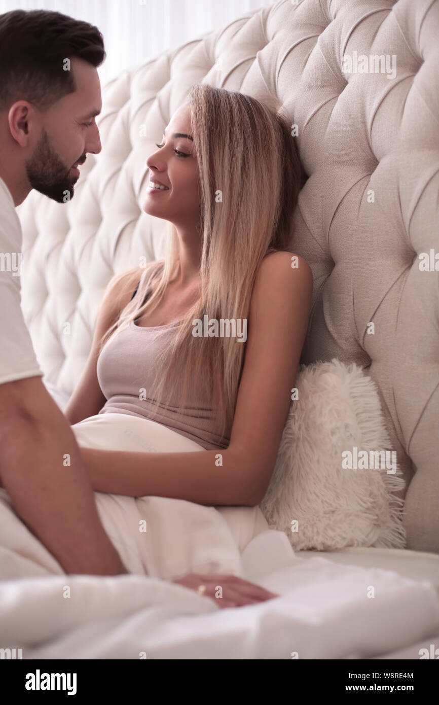 Husband wife sleeping in bed hi-res stock photography and images - Page photo picture