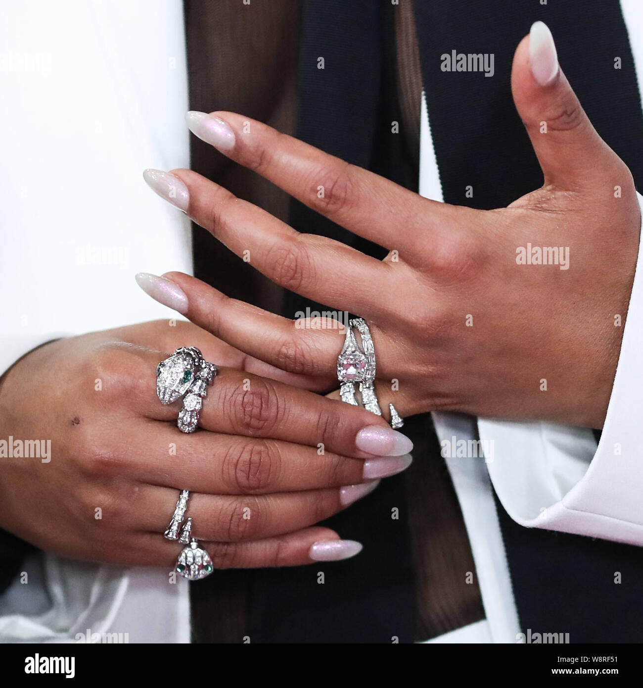 Is Priyanka Chopra showing off a sparkling engagement ring from Nick Jonas?  | whas11.com