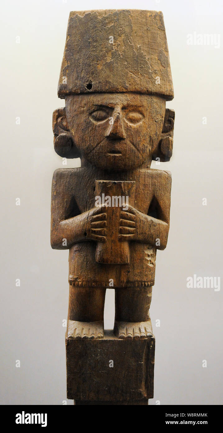 Wooden anthropomorphic figure. There were idols and depictions of ancestors In the temples and shrines. Chimu culture. Late Intermediate Horizon (1000-1470 AD). Peru. Museum of the Americas. Madrid, Spain. Stock Photo