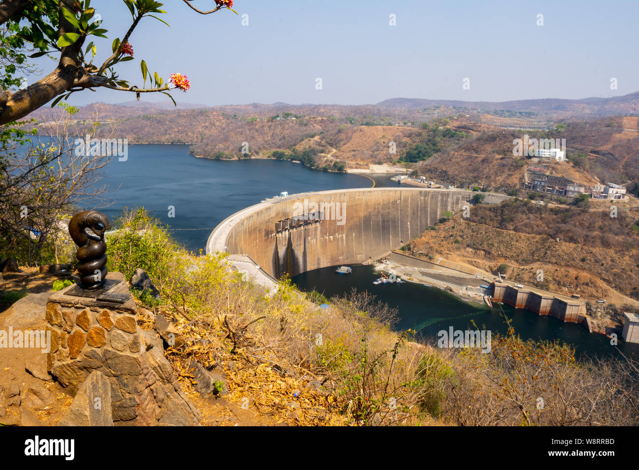 View of the Kariba hydroelectric dam in the Kariba gorge of the Zambezi river between Zimbabwe and Zambia in southern Africa. The dam forms lake Karib Stock Photo