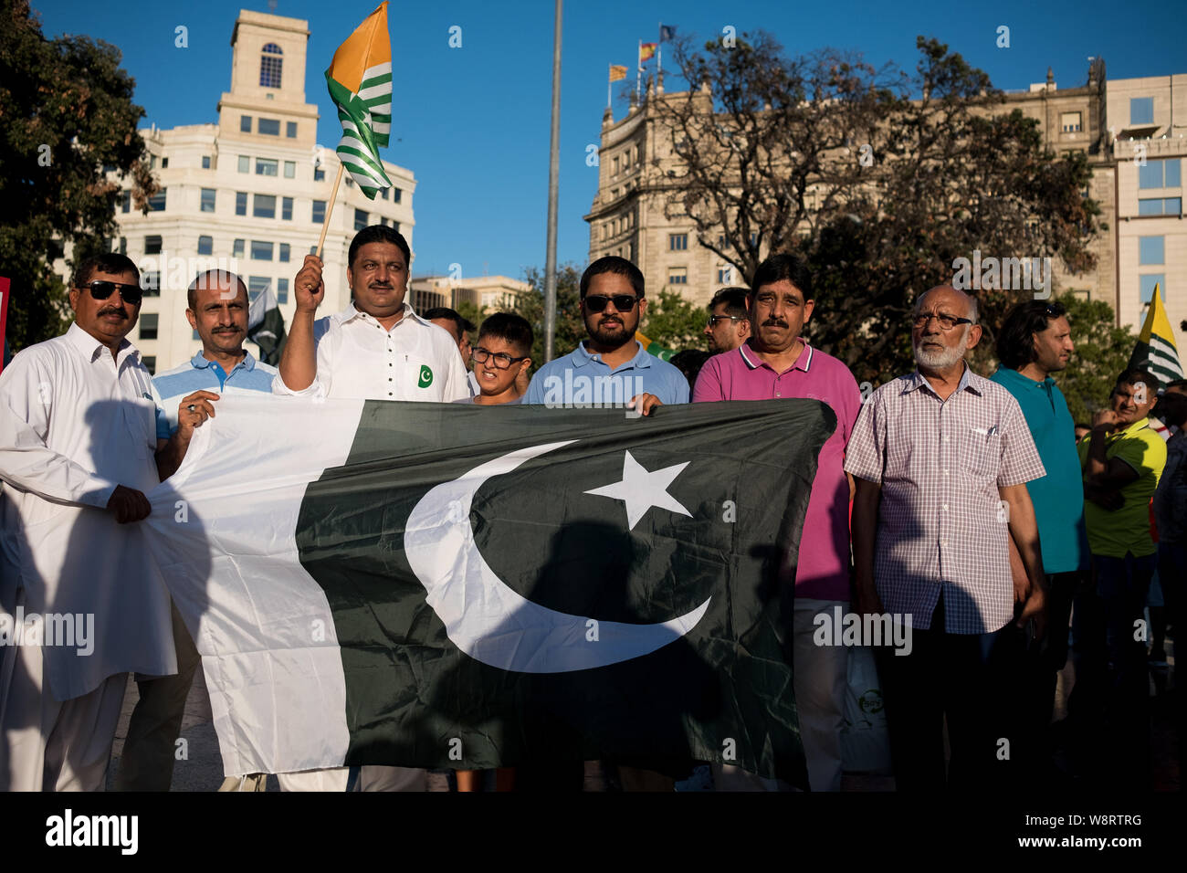 Barcelona, Spain - 10 august 2019: Kashmir and pakistani nationals protest and demonstrate against indian revoke of autonomous region status with bann Stock Photo