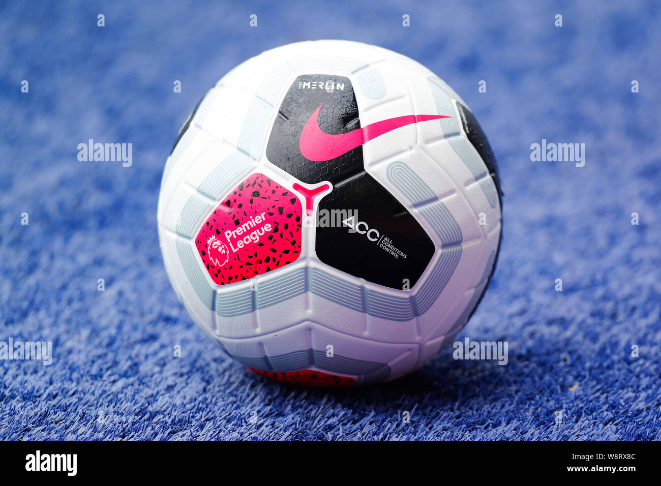 Nike merlin premier league ball hi-res stock photography and images - Alamy