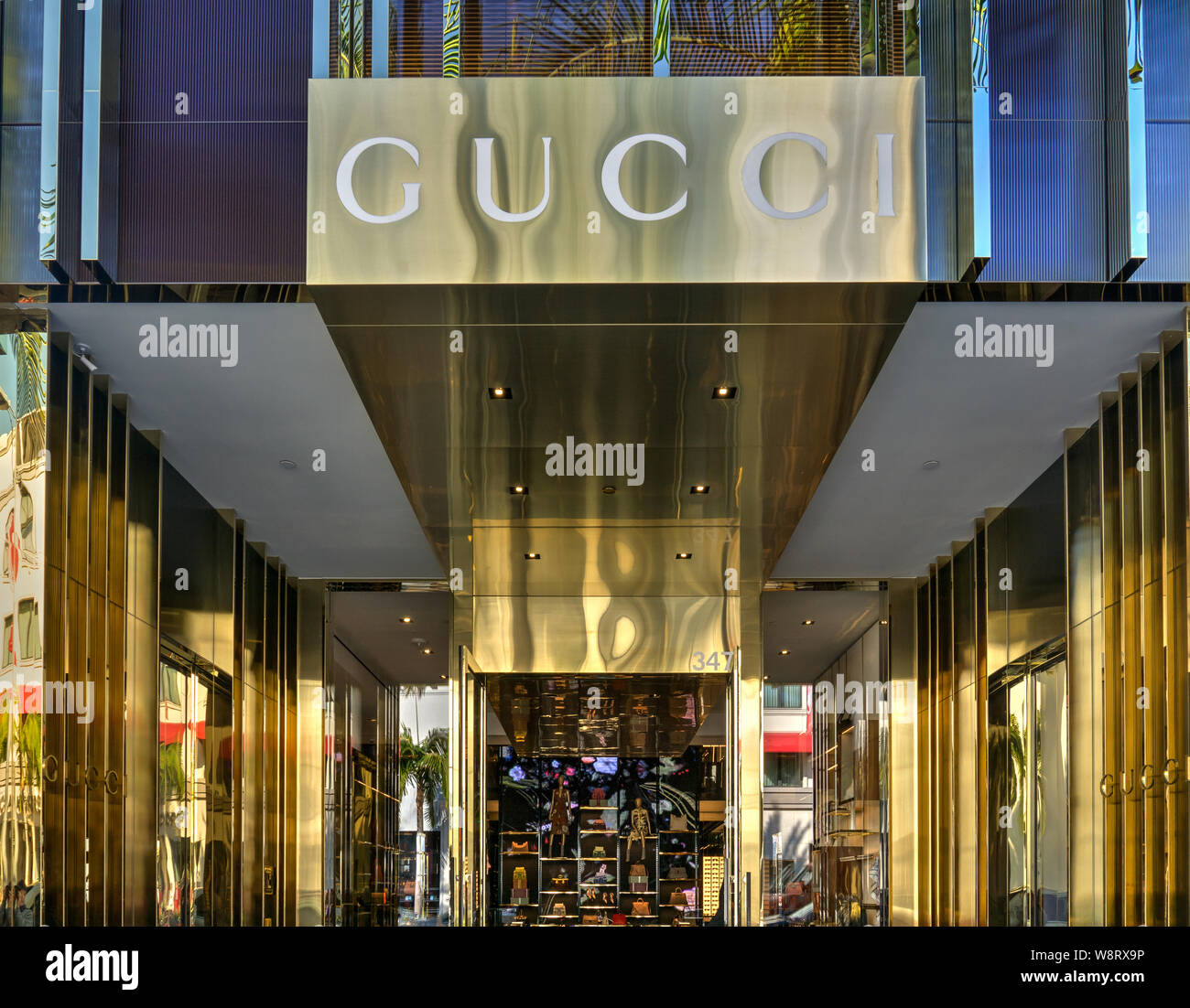 BEVERLY HILLS, CA/USA - JANUARY 3, 2015: Gucci retail store exterior. Gucci  is an Italian fashion and leather goods brand with retail stores throughou  Stock Photo - Alamy