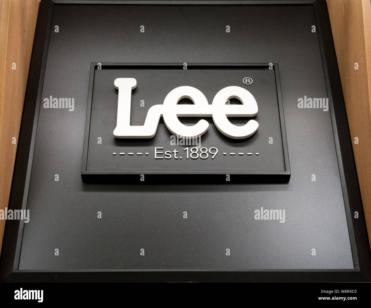 lee jeans brand
