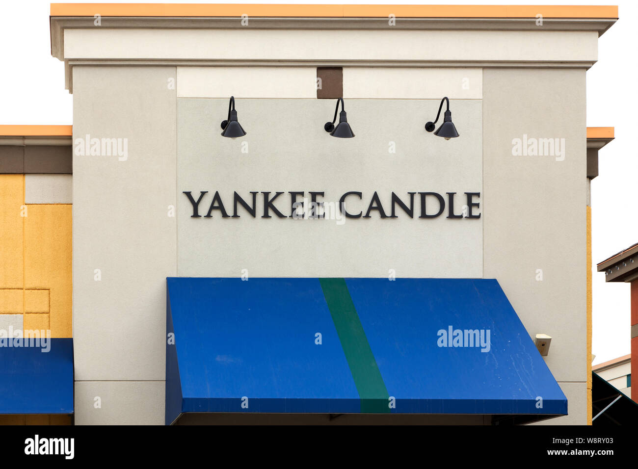 MAPLE GROVE, MN/USA - JANUARY 16, 2015:  Yankee Candle retail store exterior. The Yankee Candle Company is an American manufacturer and retailer of sc Stock Photo