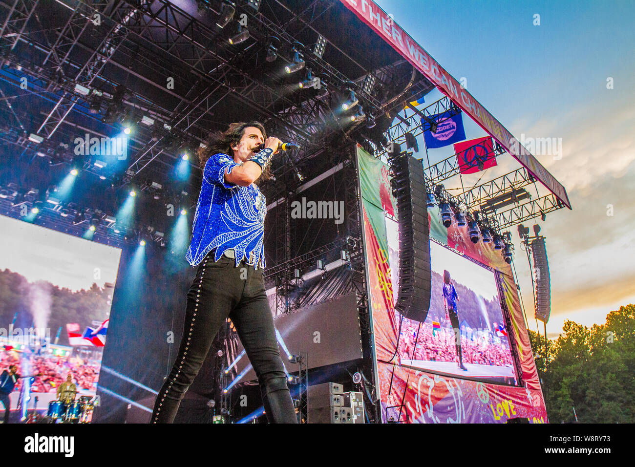 Budapest, Hungary. 10th Aug, 2019. The american rapper and songwriter, Macklemore, opens the concert of The National on the 10th of August on the main stage of Sziget Festival in Budapest. (Photo by Luigi Rizzo/Pacific Press) Credit: Pacific Press Agency/Alamy Live News Stock Photo