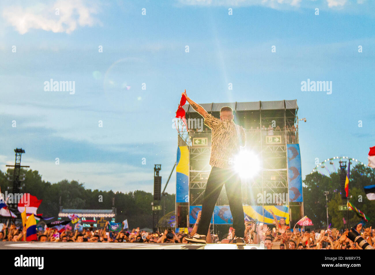 Budapest, Hungary. 10th Aug, 2019. The american rapper and songwriter, Macklemore, opens the concert of The National on the 10th of August on the main stage of Sziget Festival in Budapest. (Photo by Luigi Rizzo/Pacific Press) Credit: Pacific Press Agency/Alamy Live News Stock Photo