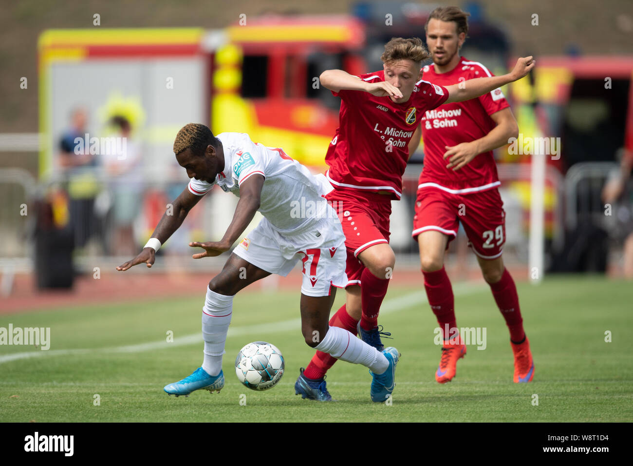 Halberstadt, Germany. 11th Aug, 2019. Soccer: DFB Cup, Germania Halberstadt - 1st FC Union Berlin, 1st round in Friedensstadion. Berlin's Sheraldo Becker (l) plays against Halberstadt's Justin Bretgeld (M). Credit: Swen Pförtner/dpa - IMPORTANT NOTE: In accordance with the requirements of the DFL Deutsche Fußball Liga or the DFB Deutscher Fußball-Bund, it is prohibited to use or have used photographs taken in the stadium and/or the match in the form of sequence images and/or video-like photo sequences./dpa/Alamy Live News Stock Photo