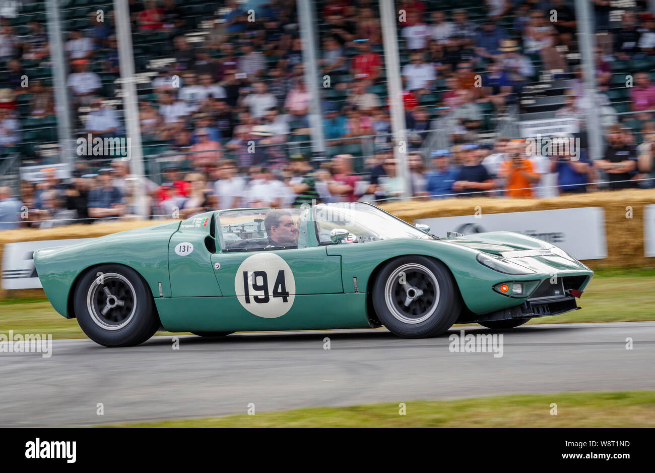 1965 Ford GT40 Roadster Targa Florio racer with driver Andrew Newall at the  2019 Goodwood Festival of Speed, Sussex, UK Stock Photo - Alamy