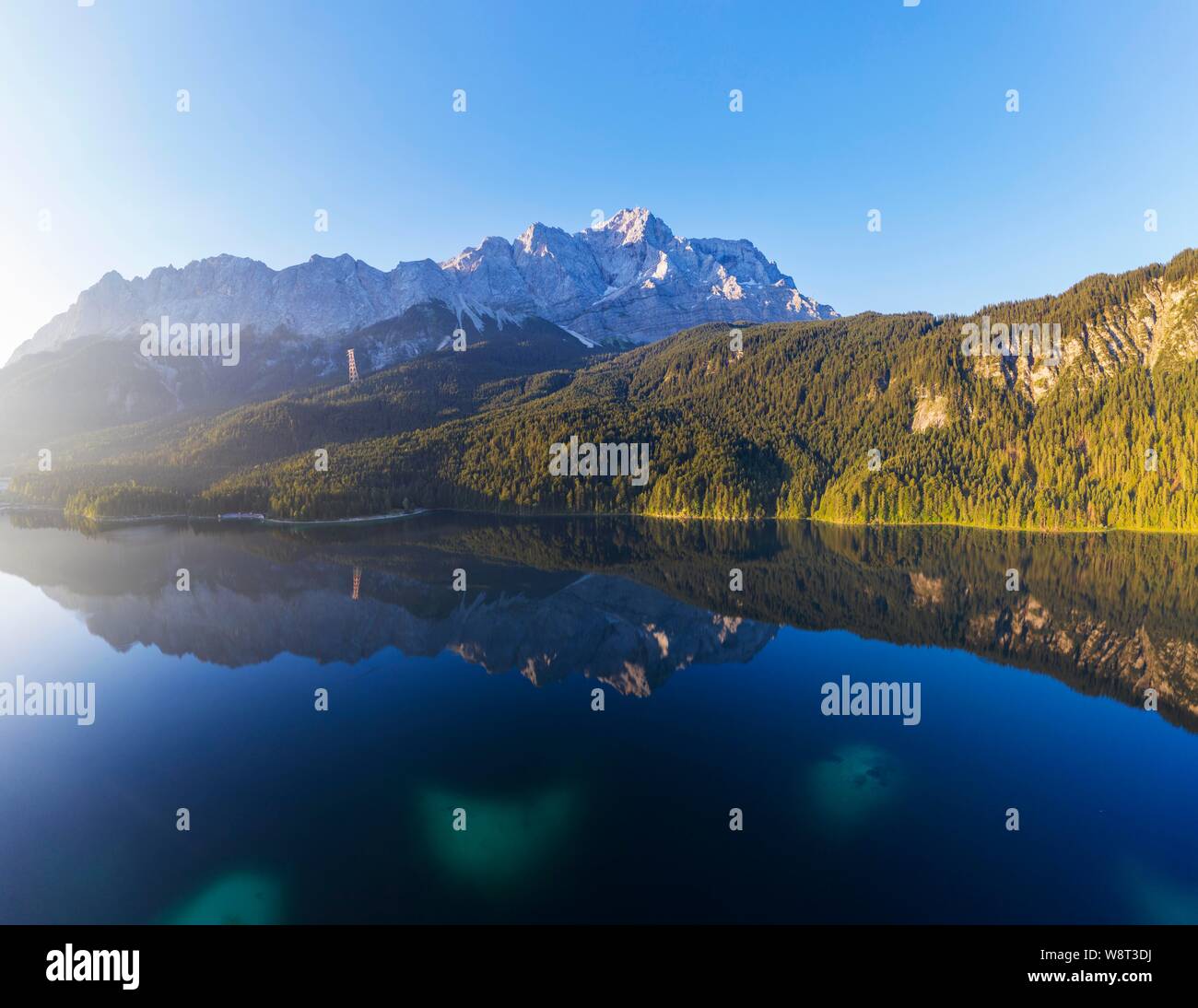 Eibsee lake with Wetterstein range and Zugspitze, near Grainau ...