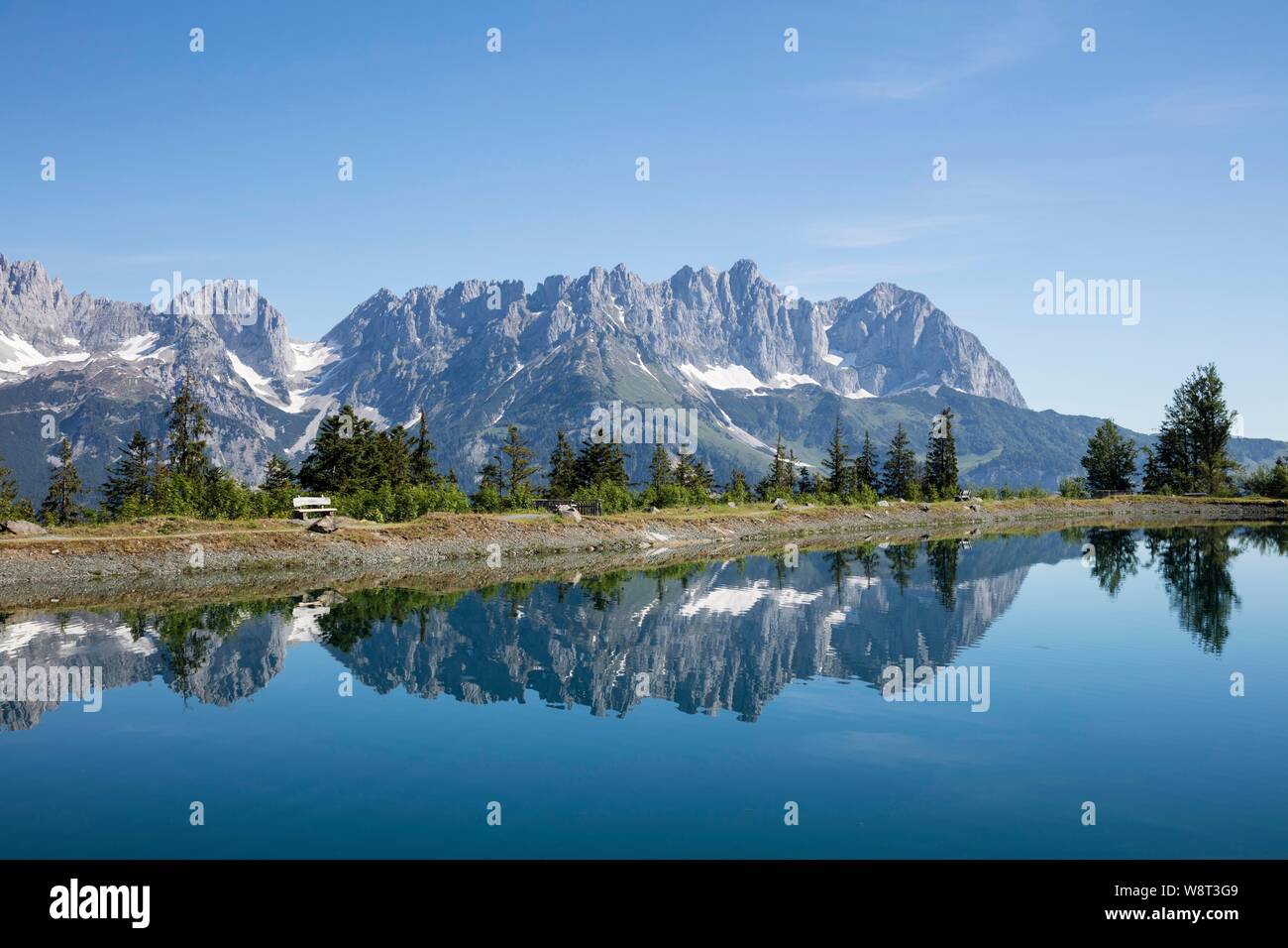 Mountain lake at Astberg, Astbergsee, water reflection, Going, Wilder Kaiser, Kaisergebirge, Kitzbuheler Alps, Tyrol, Austria Stock Photo