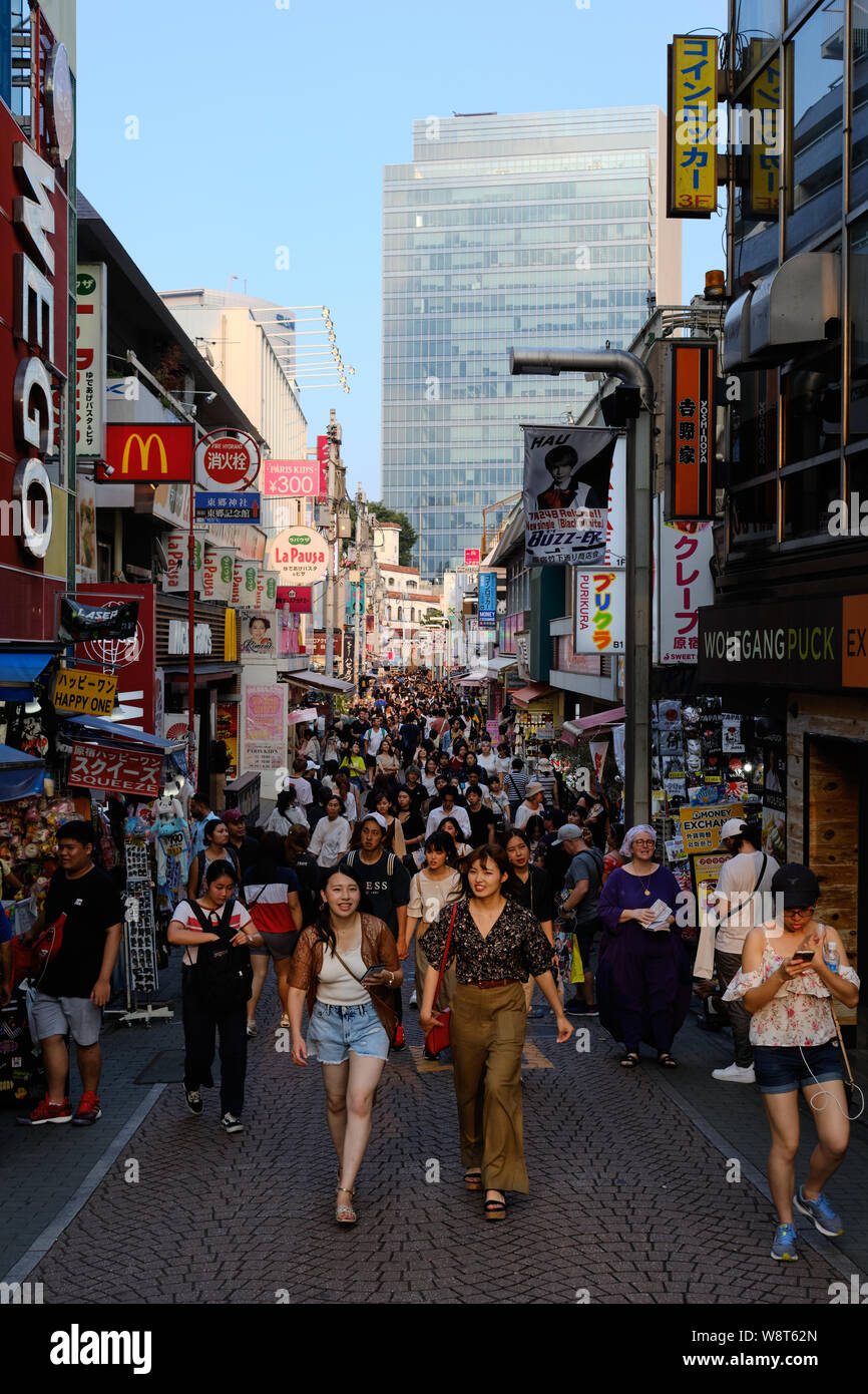Takeshita Street in 原宿 or Harajuku, a famous fashion shopping street in Tokyo, Japan. Stock Photo