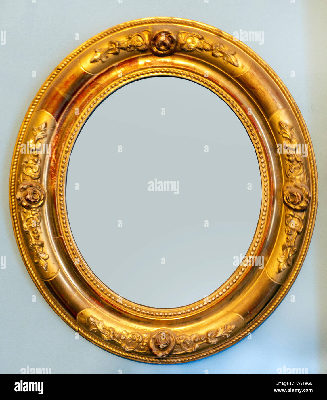 Oval picture frame hires stock photography and images Alamy