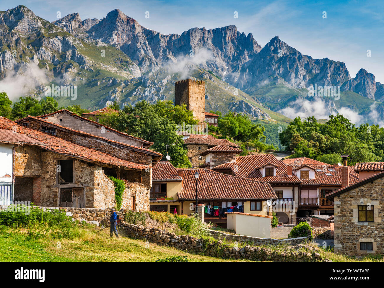 Medieval fortified farm hi-res stock photography and images - Alamy
