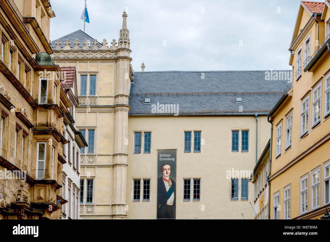 Coburg (Franken, Deutschland): Schloss Ehrenburg (Rückseite) mit Plakat zum Geburtstag von Prince Albert; Ehrenburg Palace with picture of Prince Albe Stock Photo
