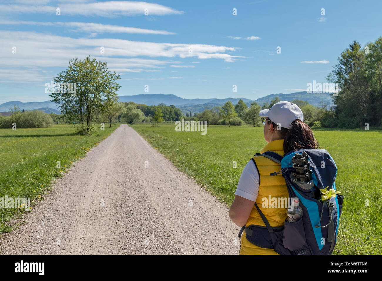 Woman travel backpack hiking hi-res stock photography and images - Alamy