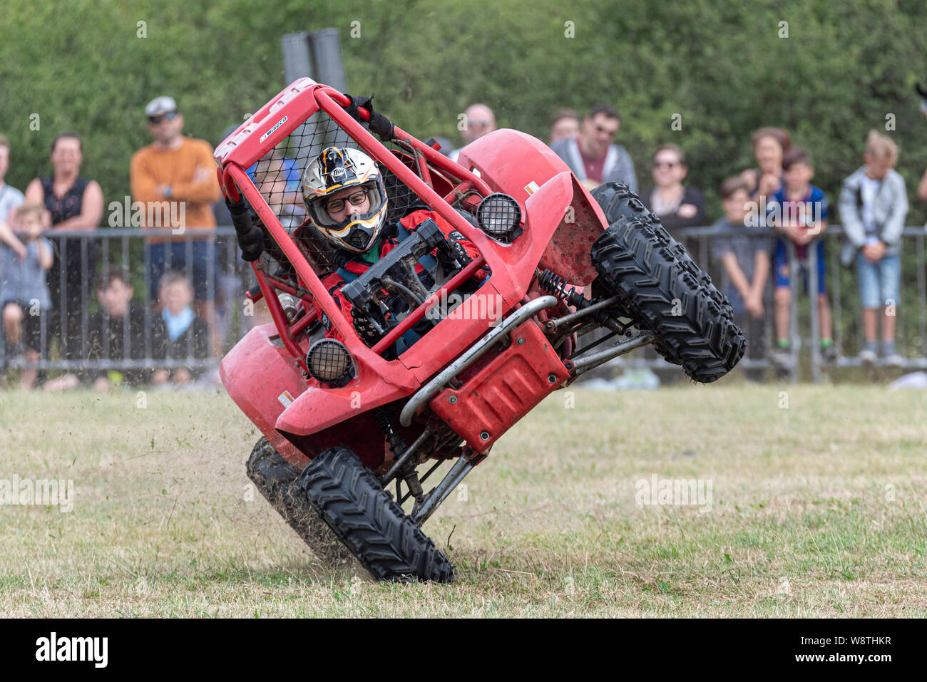 Scott May’s Daredevil Stunt Show at Rayleigh, Essex, UK. Pilot buggy driving on two wheels. Two wheeled driving stunt Stock Photo