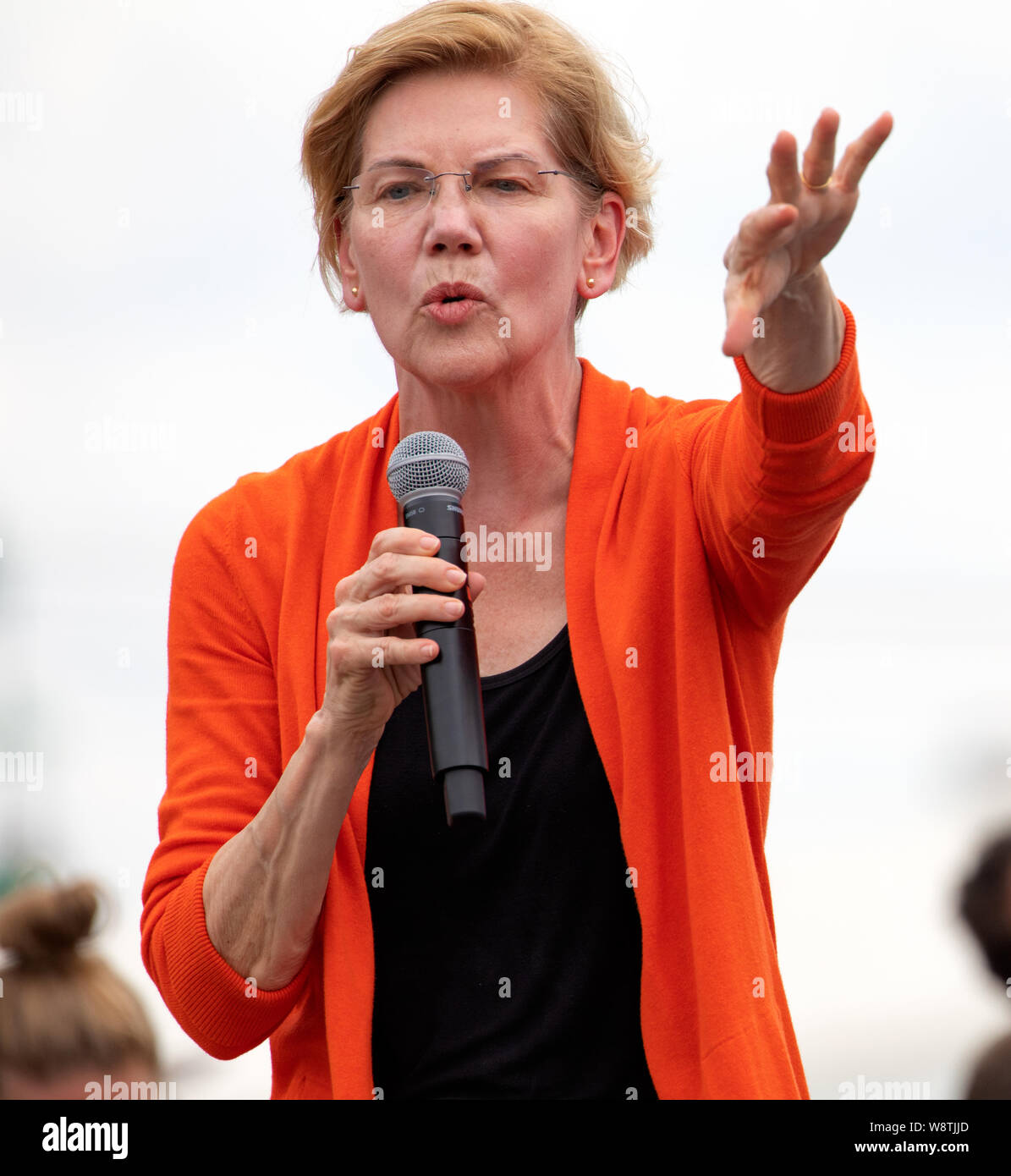 Des Moines, Iowa / USA - August 10, 2019: United States Senator and Democratic presidential candidate Elizabeth Warren greets supporters and speaks to Stock Photo