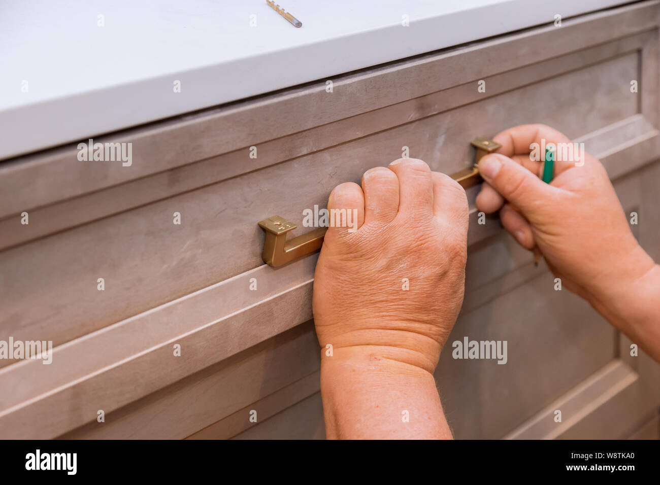 Hand On Handle Installation Drawers In Custom Kitchen Cabinets