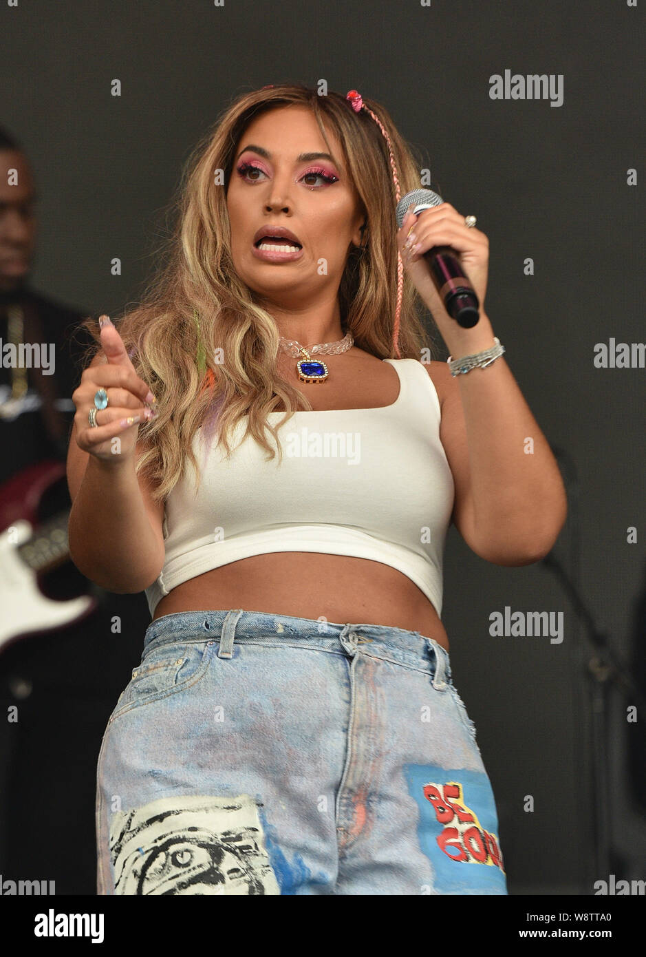 Singer Baraz Alina Baraz