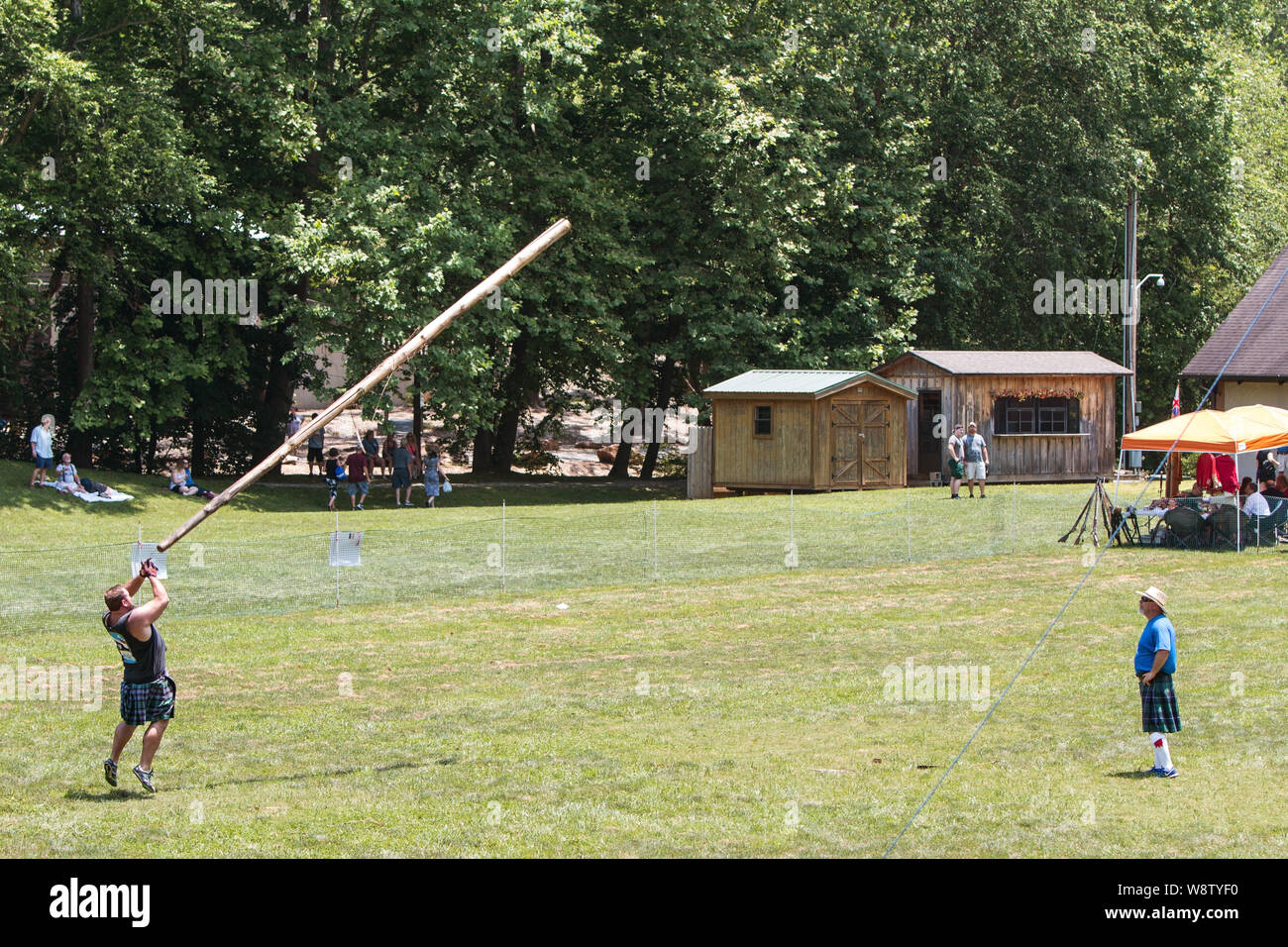 Log toss hires stock photography and images Alamy