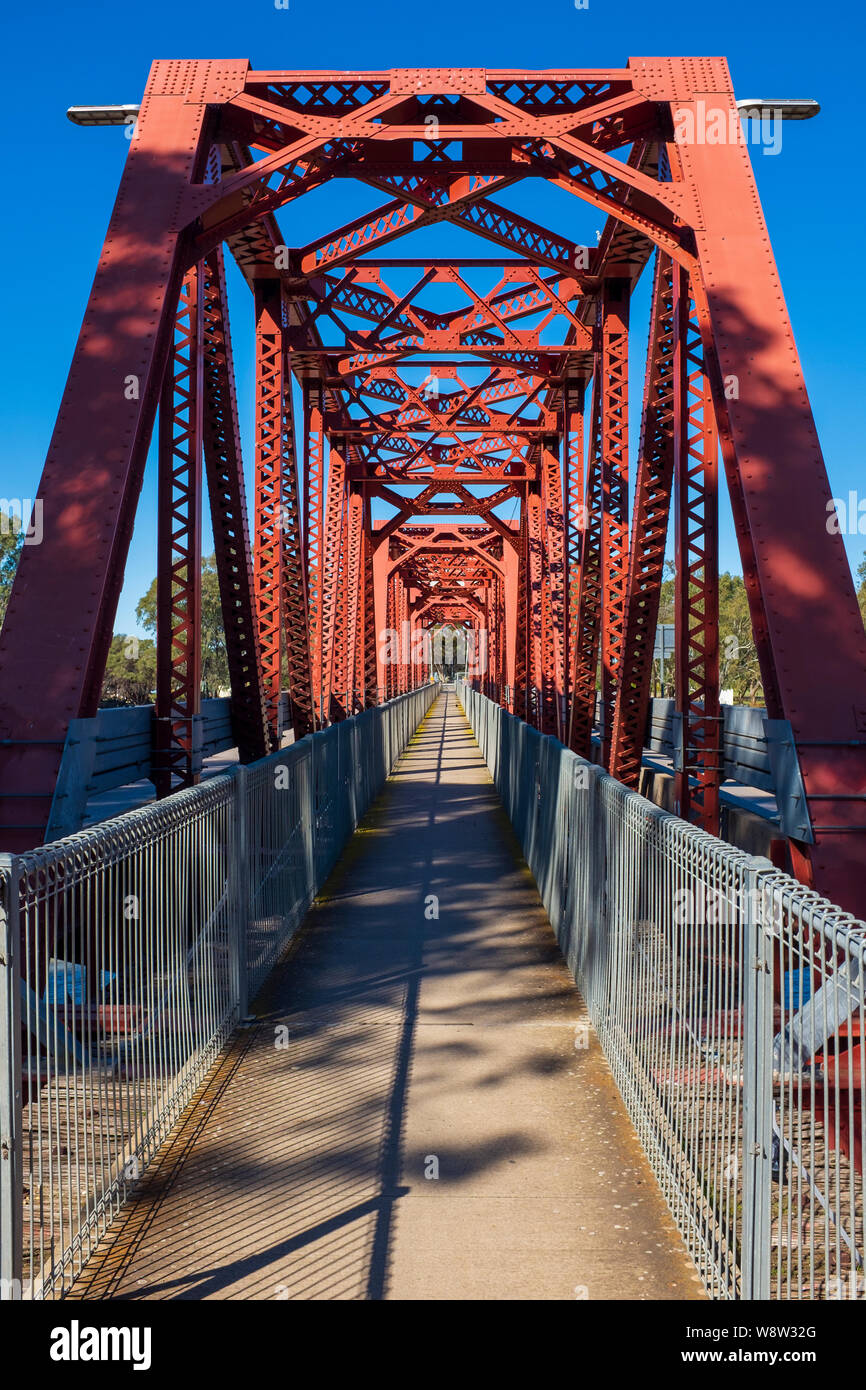 Steel bridge that can be raised to allow boats to pass underneath. It crosses the Murray River in rural South Australia at Paringa, Australia Stock Photo