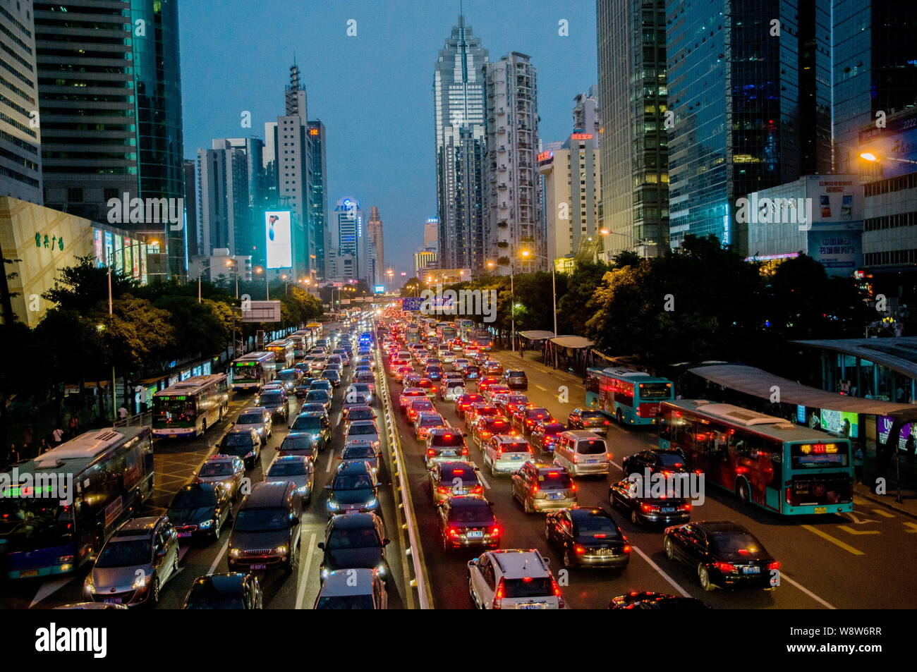 file-masses-of-vehicles-move-slowly-in-a-traffic-jam-during-rush