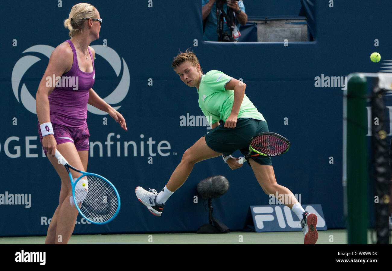 Toronto, Canada. 11th Aug, 2019. Anna-Lena Groenefeld of Germany and Demi Schuurs (R) of the Netherlands compete during the women's doubles final against Barbora Krejcikova and Katerina Siniakova of the Czech Republic at the 2019 Rogers Cup in Toronto, Canada, Aug. 11, 2019. Credit: Zou Zheng/Xinhua/Alamy Live News Stock Photo