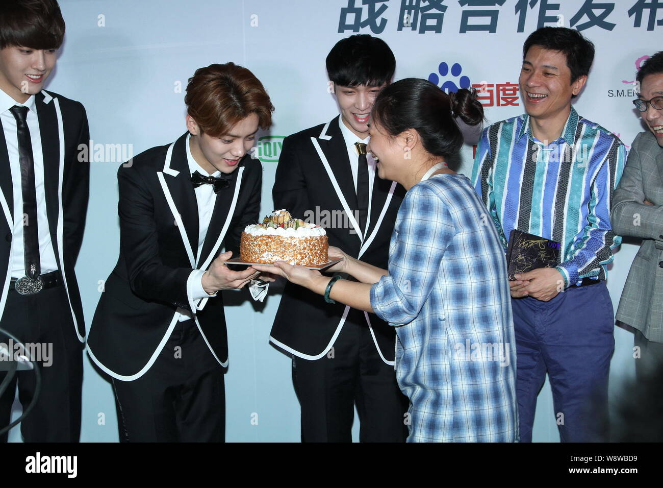 A Member Of South Korean Chinese Boy Group Exo M Second From Left Receives A Cake From A Chinese Engineer Of Baidu During A Press Conference For Coo Stock Photo Alamy A Member Of South Korean Chinese Boy Group Exo M Second From Left Receives A Cake From A Chinese Engineer Of Baidu During A Press Conference For Coo Stock Photo Alamy