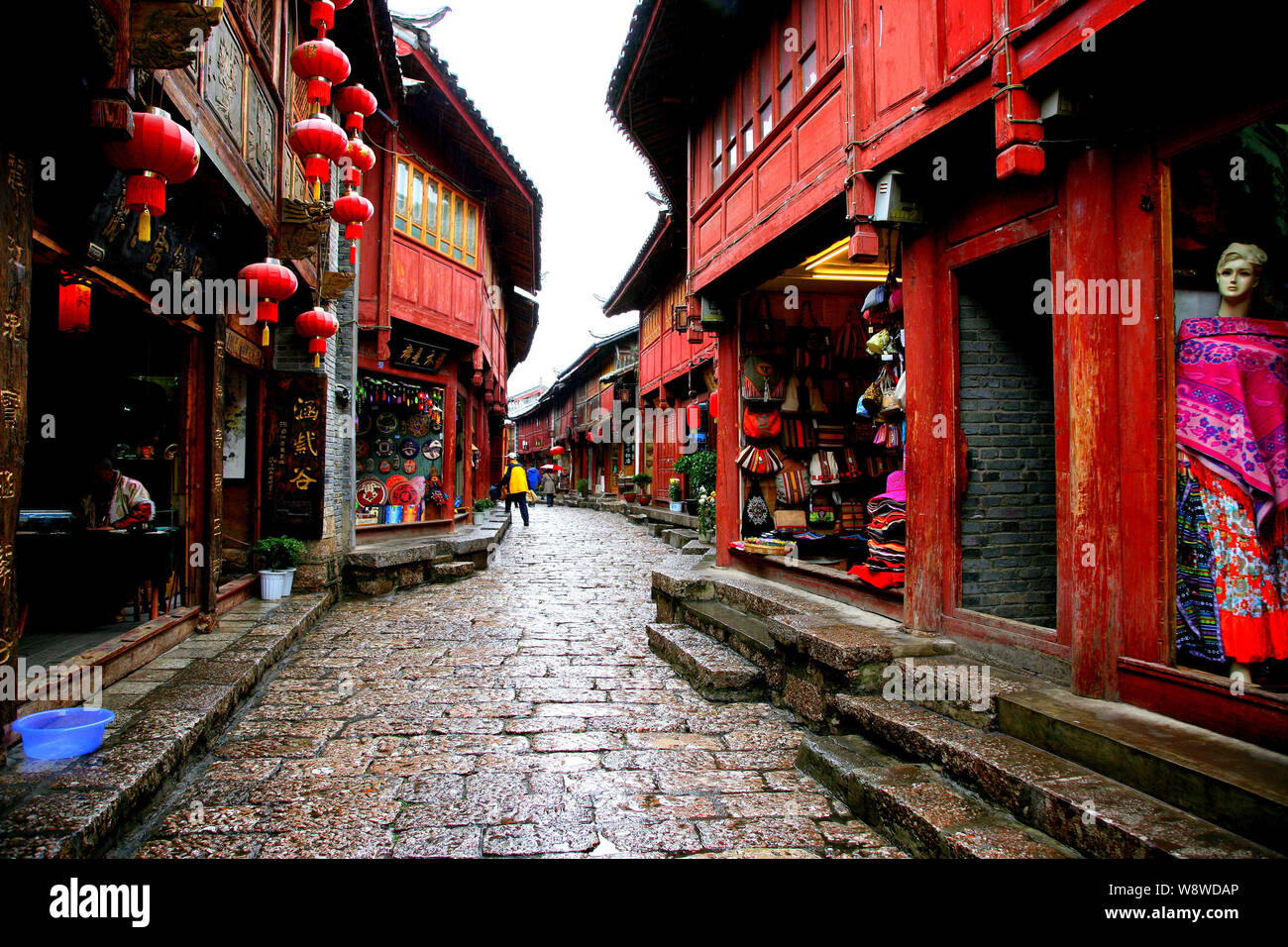 Lijiang chinas yunnan province hi-res stock photography and images - Alamy