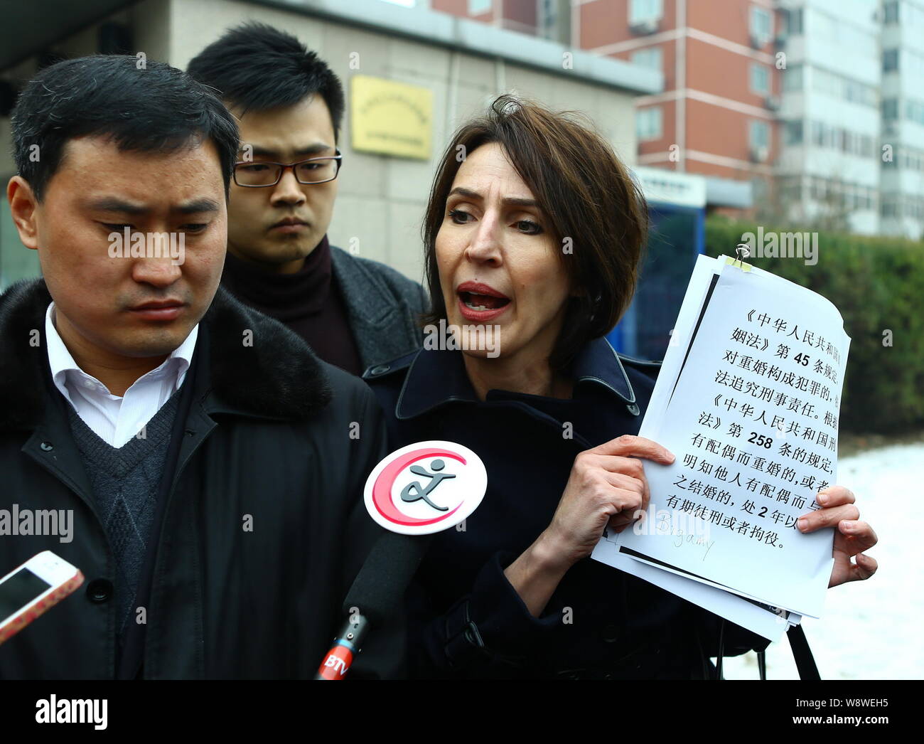 FILE--Kim Lee, right, the ex-wife of Crazy English founder Li Yang, is  interviewed as she leaves Chaoyang District Peoples Court after a hearing  in Stock Photo - Alamy