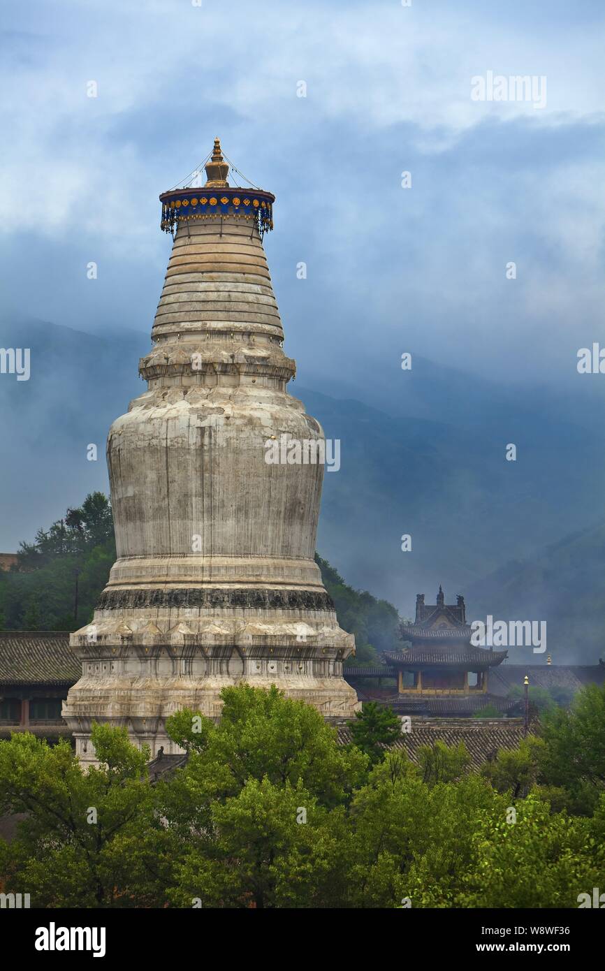 View of the Great White Pagoda for Buddhas Sarira, or Sarira Stupa, at the Tayuan Temple at Mount Wutai resort in Wutai county, Xinzhou city, north Ch Stock Photo